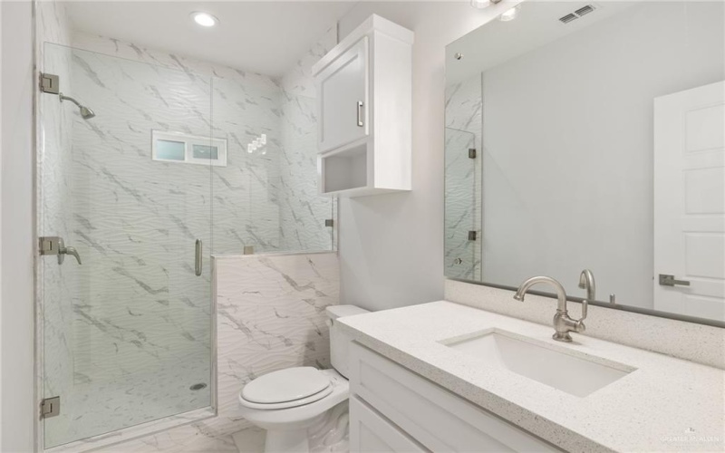904 8th Street #3, Mission, TX 78572, 2 Habitaciones Habitaciones , ,2 BañosBaños,Residential Lease,En Alquiler,904 8th Street,463406