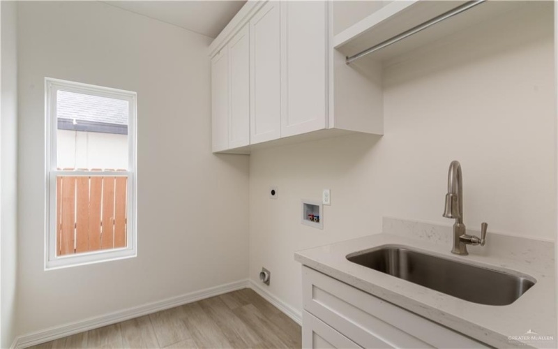 401 Southland Avenue, Edinburg, TX 78539, 4 Bedrooms Bedrooms, ,3 BathroomsBathrooms,Residential,For Sale,401 Southland Avenue,469296