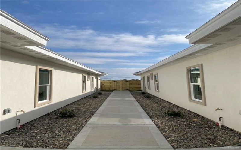 1408 Marcela Drive, Weslaco, TX 78599, ,Residential Multi Family,En Venta,1408 Marcela Drive,469741