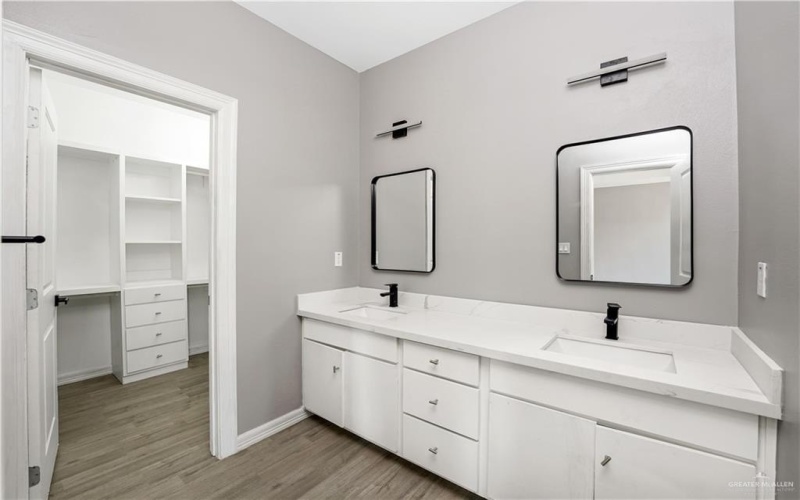 1712 Diplomat Drive, Edinburg, TX 78542, 3 Bedrooms Bedrooms, ,2 BathroomsBathrooms,Residential,For Sale,1712 Diplomat Drive,469771