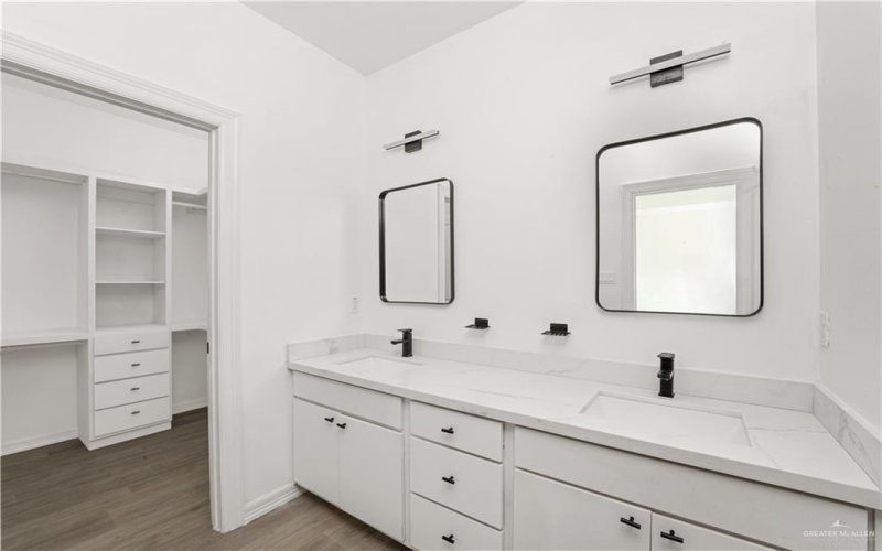 1713 Diplomat Drive, Edinburg, TX 78542, 3 Bedrooms Bedrooms, ,2 BathroomsBathrooms,Residential,For Sale,1713 Diplomat Drive,469775
