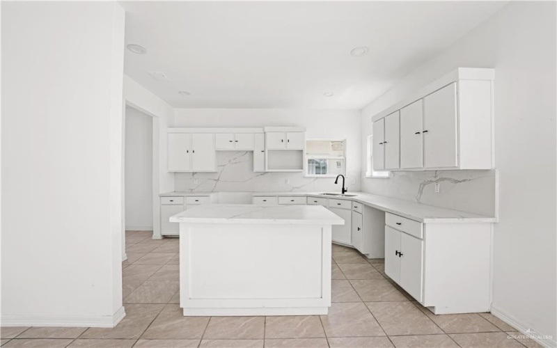 1713 Diplomat Drive, Edinburg, TX 78542, 3 Bedrooms Bedrooms, ,2 BathroomsBathrooms,Residential,For Sale,1713 Diplomat Drive,469775