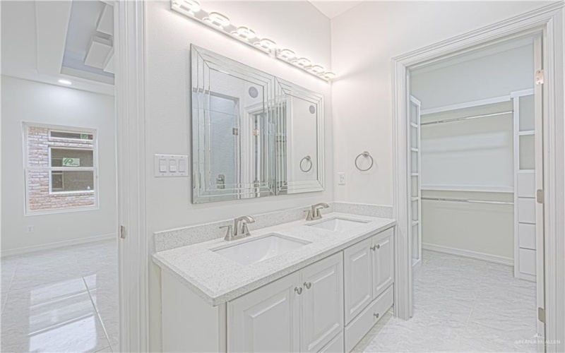 3301 E Barkley Street, Edinburg, TX 78542, 3 Bedrooms Bedrooms, ,3 BathroomsBathrooms,Residential,For Sale,3301 E Barkley Street,463561