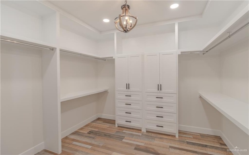 9908 N 24th Street, McAllen, TX 78504, 4 Bedrooms Bedrooms, ,5 BathroomsBathrooms,Residential,For Sale,9908 N 24th Street,469845