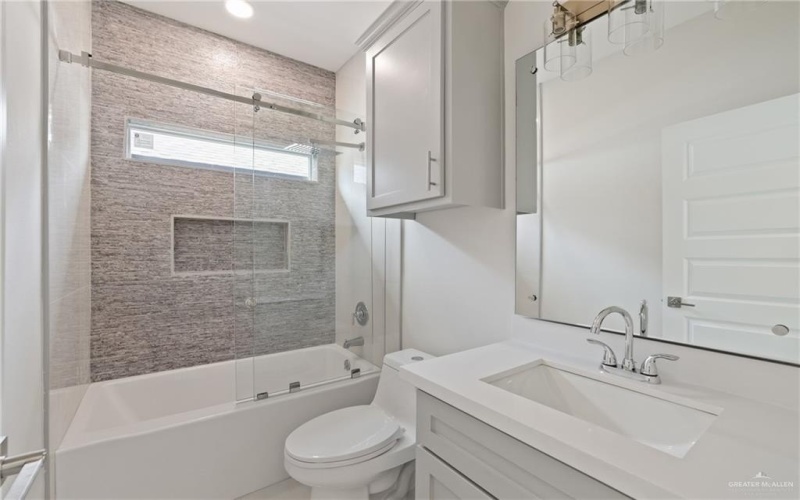 1704 Diplomat Drive, Edinburg, TX 78542, 3 Habitaciones Habitaciones , ,2 BañosBaños,Residential,En Venta,1704 Diplomat Drive,469882