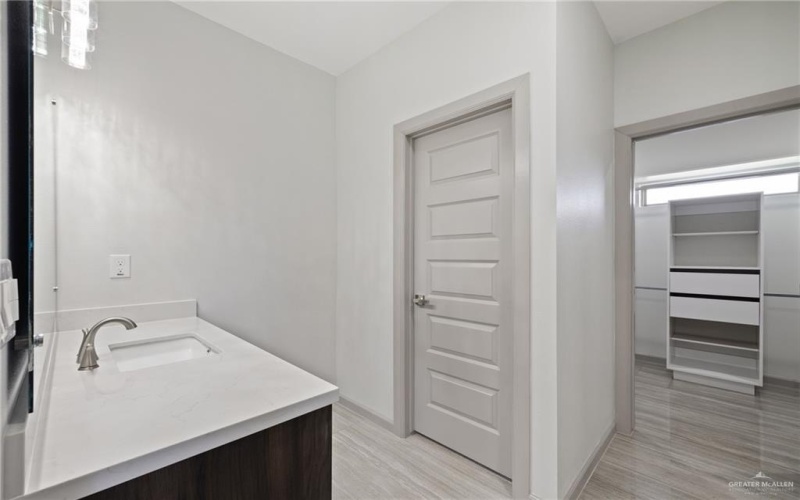 3404 E Alexa Street, Edinburg, TX 78542, 3 Bedrooms Bedrooms, ,2 BathroomsBathrooms,Residential,For Sale,3404 E Alexa Street,469886