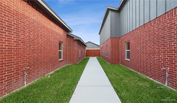905 W 8th Street #2B, Mission, TX 78572, 3 Bedrooms Bedrooms, ,2 BathroomsBathrooms,Residential Lease,For Rent,905 W 8th Street,469157