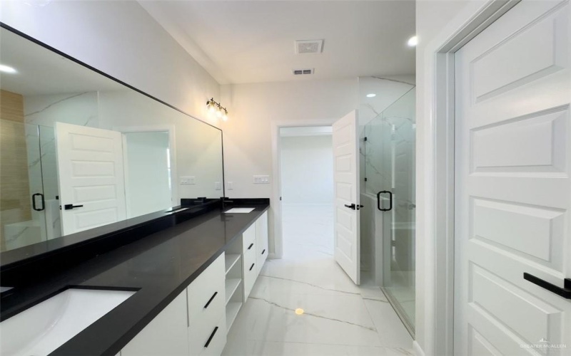 8104 N 51st Street N, McAllen, TX 78504, 3 Habitaciones Habitaciones , ,3 BañosBaños,Residential,En Venta,8104 N 51st Street N,469915
