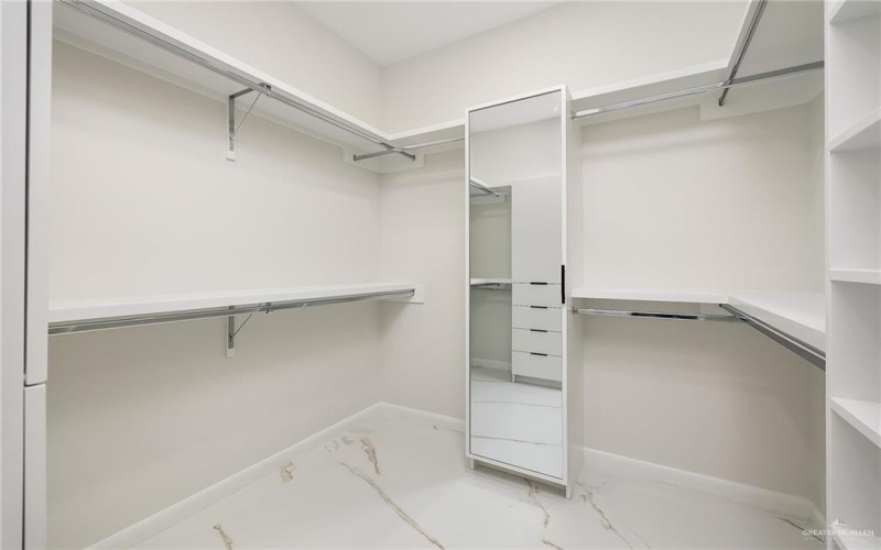 8104 N 51st Street N, McAllen, TX 78504, 3 Habitaciones Habitaciones , ,3 BañosBaños,Residential,En Venta,8104 N 51st Street N,469915