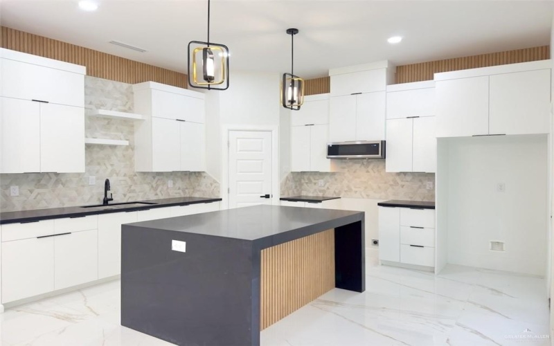 8104 N 51st Street N, McAllen, TX 78504, 3 Habitaciones Habitaciones , ,3 BañosBaños,Residential,En Venta,8104 N 51st Street N,469915