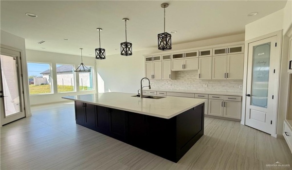 809 N Trinity Street N, Edinburg, TX 78541, 4 Bedrooms Bedrooms, ,3 BathroomsBathrooms,Residential,For Sale,809 N Trinity Street N,463850