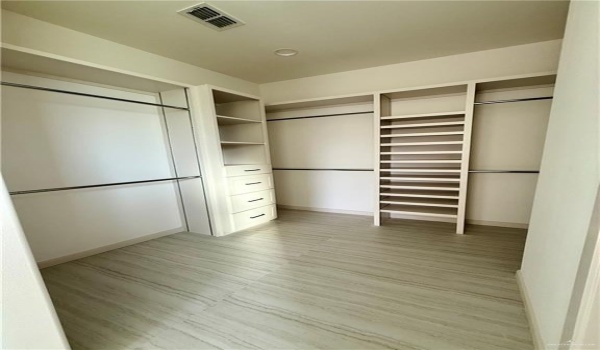 809 N Trinity Street N, Edinburg, TX 78541, 4 Bedrooms Bedrooms, ,3 BathroomsBathrooms,Residential,For Sale,809 N Trinity Street N,463850