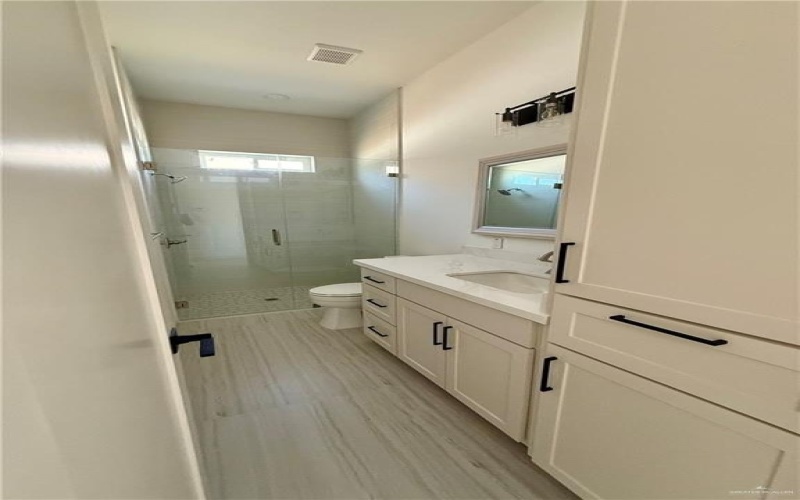 809 N Trinity Street N, Edinburg, TX 78541, 4 Bedrooms Bedrooms, ,3 BathroomsBathrooms,Residential,For Sale,809 N Trinity Street N,463850