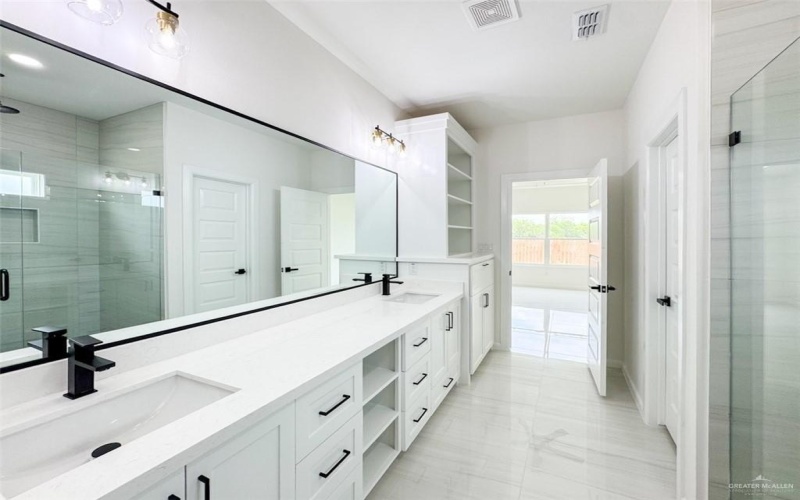 8014 N 48th Avenue, McAllen, TX 78504, 3 Habitaciones Habitaciones , ,2 BañosBaños,Residential,En Venta,8014 N 48th Avenue,469926