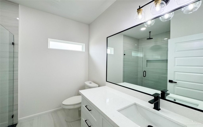 8014 N 48th Avenue, McAllen, TX 78504, 3 Habitaciones Habitaciones , ,2 BañosBaños,Residential,En Venta,8014 N 48th Avenue,469926