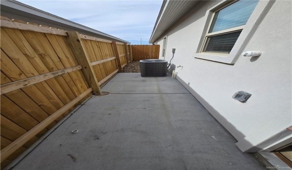 810 N Blair Avenue #2, Edinburg, TX 78541, 2 Bedrooms Bedrooms, ,2 BathroomsBathrooms,Residential Lease,For Rent,810 N Blair Avenue,463931