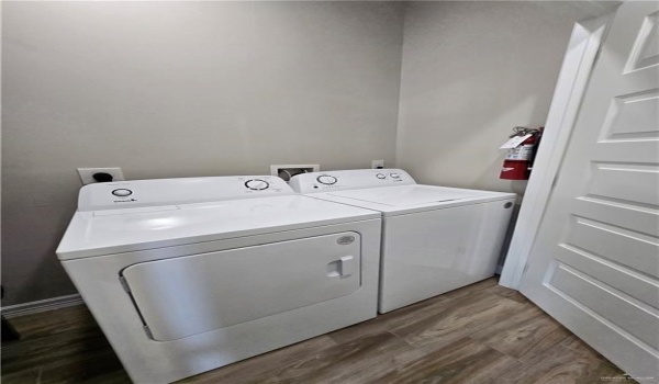 810 N Blair Avenue #2, Edinburg, TX 78541, 2 Bedrooms Bedrooms, ,2 BathroomsBathrooms,Residential Lease,For Rent,810 N Blair Avenue,463931