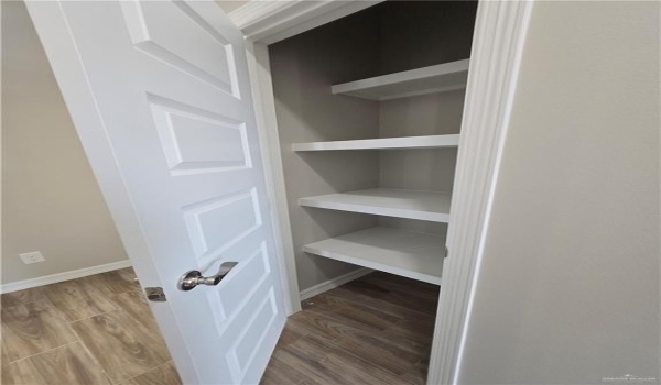 810 N Blair Avenue #2, Edinburg, TX 78541, 2 Bedrooms Bedrooms, ,2 BathroomsBathrooms,Residential Lease,For Rent,810 N Blair Avenue,463931