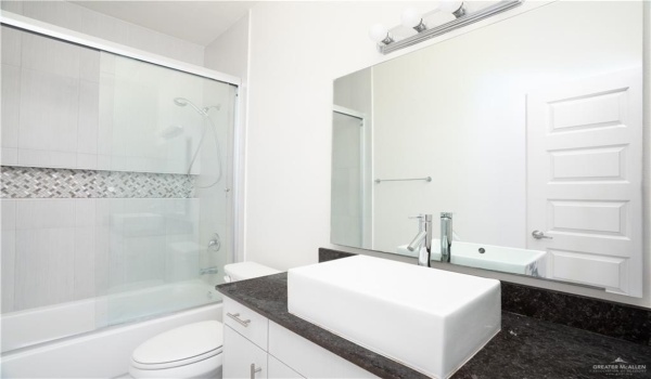 1702 W Garrison Drive #A, Pharr, TX 78577, 2 Bedrooms Bedrooms, ,2 BathroomsBathrooms,Residential Lease,For Rent,1702 W Garrison Drive,469937