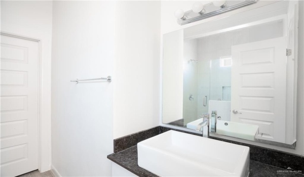 1702 W Garrison Drive #A, Pharr, TX 78577, 2 Bedrooms Bedrooms, ,2 BathroomsBathrooms,Residential Lease,For Rent,1702 W Garrison Drive,469937