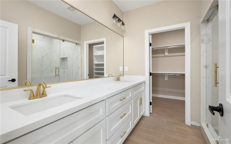 2612 E Guerlain Drive, Edinburg, TX 78542, 4 Bedrooms Bedrooms, ,2 BathroomsBathrooms,Residential,For Sale,2612 E Guerlain Drive,469191