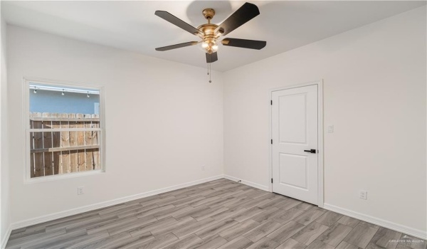 1006 N Clarence Avenue, Edinburg, TX 78541, ,Residential Multi Family,For Sale,1006 N Clarence Avenue,469217