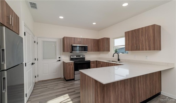1006 N Clarence Avenue, Edinburg, TX 78541, ,Residential Multi Family,For Sale,1006 N Clarence Avenue,469217