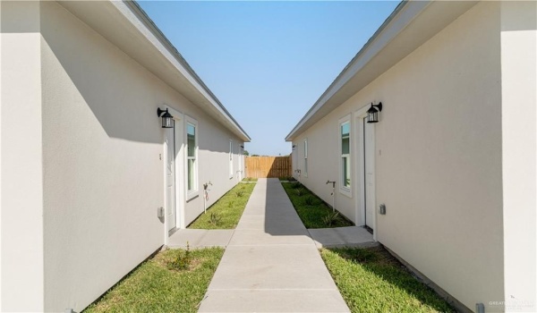 1006 N Clarence Avenue, Edinburg, TX 78541, ,Residential Multi Family,For Sale,1006 N Clarence Avenue,469217