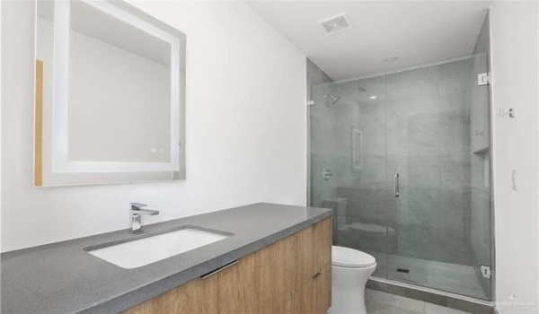 3409 N L Street #2, McAllen, TX 78504, 2 Bedrooms Bedrooms, ,2 BathroomsBathrooms,Residential Lease,For Rent,3409 N L Street,469224