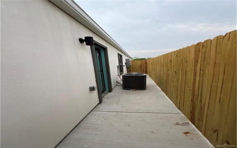 3409 N L Street #2, McAllen, TX 78504, 2 Bedrooms Bedrooms, ,2 BathroomsBathrooms,Residential Lease,For Rent,3409 N L Street,469224