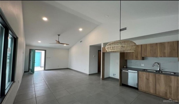 3409 N L Street #2, McAllen, TX 78504, 2 Bedrooms Bedrooms, ,2 BathroomsBathrooms,Residential Lease,For Rent,3409 N L Street,469224