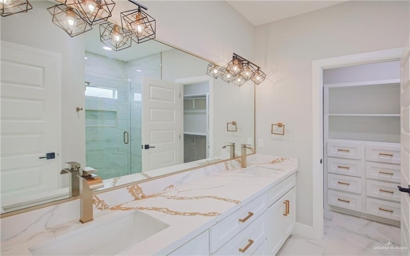 8034 N 51st Street, McAllen, TX 78504, 3 Habitaciones Habitaciones , ,2 BañosBaños,Residential,En Venta,8034 N 51st Street,463952