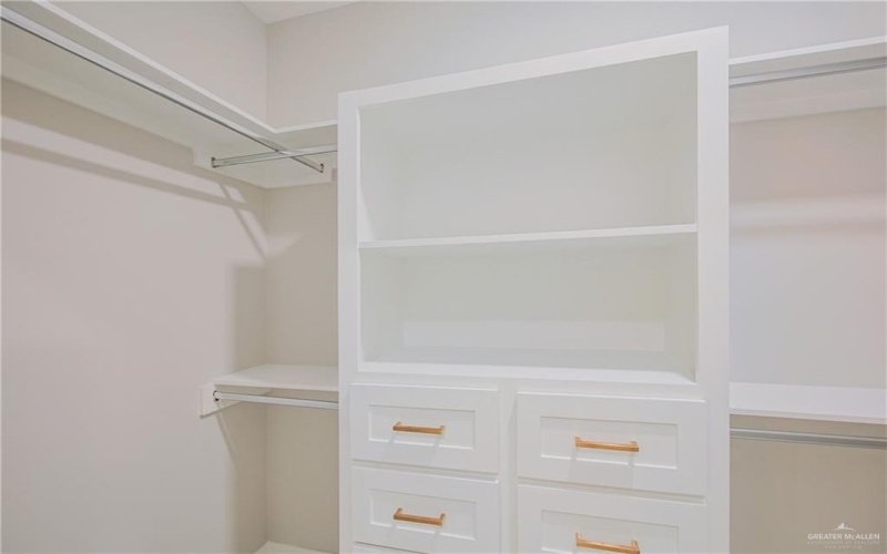 8034 N 51st Street, McAllen, TX 78504, 3 Habitaciones Habitaciones , ,2 BañosBaños,Residential,En Venta,8034 N 51st Street,463952