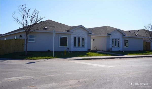 1025 N Clarence Avenue, Edinburg, TX 78541, ,Residential Multi Family,For Sale,1025 N Clarence Avenue,464066