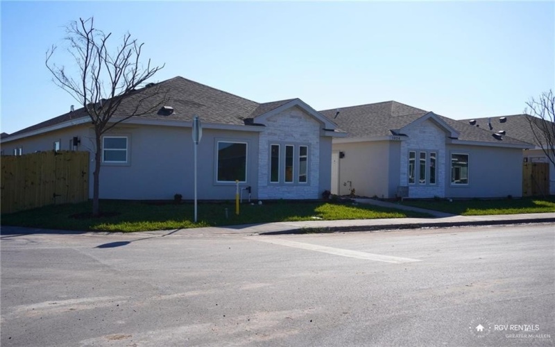 1025 N Clarence Avenue, Edinburg, TX 78541, ,Residential Multi Family,For Sale,1025 N Clarence Avenue,464066