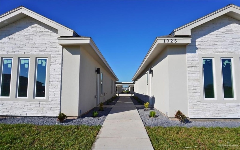 1025 N Clarence Avenue, Edinburg, TX 78541, ,Residential Multi Family,For Sale,1025 N Clarence Avenue,464066
