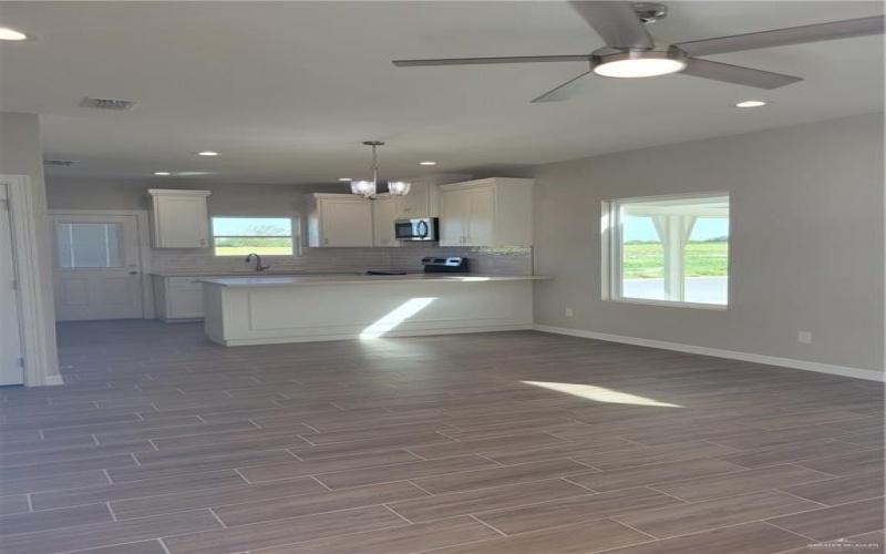 1025 N Clarence Avenue, Edinburg, TX 78541, ,Residential Multi Family,For Sale,1025 N Clarence Avenue,464066
