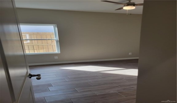 1025 N Clarence Avenue, Edinburg, TX 78541, ,Residential Multi Family,For Sale,1025 N Clarence Avenue,464066