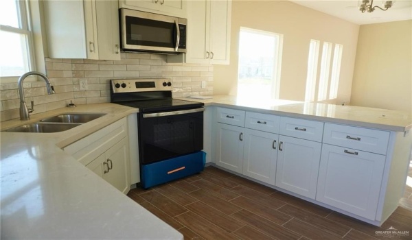 1024 N Abbey Avenue, Edinburg, TX 78541, ,Residential Multi Family,For Sale,1024 N Abbey Avenue,464070