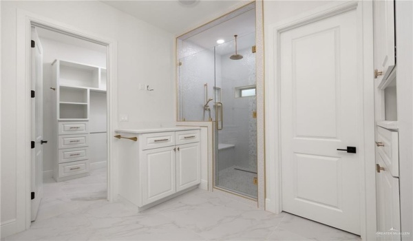 1313 Oriole Avenue, McAllen, TX 78504, 4 Bedrooms Bedrooms, ,5 BathroomsBathrooms,Residential,For Sale,1313 Oriole Avenue,469350