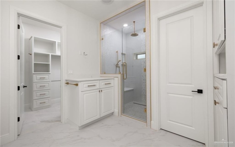 1313 Oriole Avenue, McAllen, TX 78504, 4 Bedrooms Bedrooms, ,5 BathroomsBathrooms,Residential,For Sale,1313 Oriole Avenue,469350
