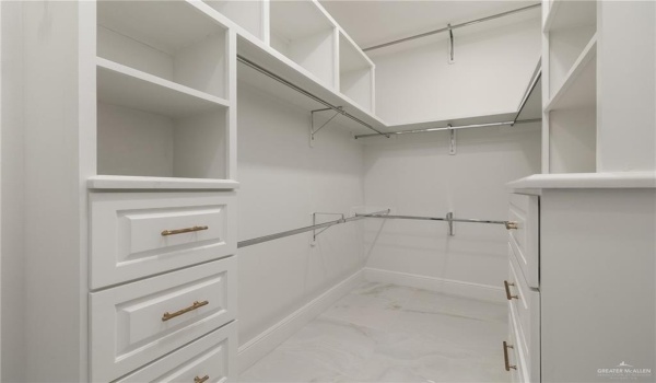 1313 Oriole Avenue, McAllen, TX 78504, 4 Bedrooms Bedrooms, ,5 BathroomsBathrooms,Residential,For Sale,1313 Oriole Avenue,469350