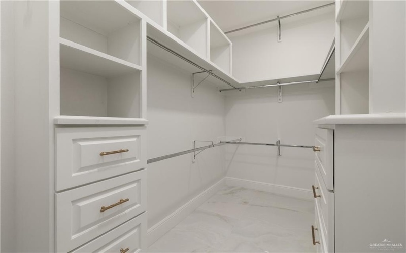 1313 Oriole Avenue, McAllen, TX 78504, 4 Bedrooms Bedrooms, ,5 BathroomsBathrooms,Residential,For Sale,1313 Oriole Avenue,469350
