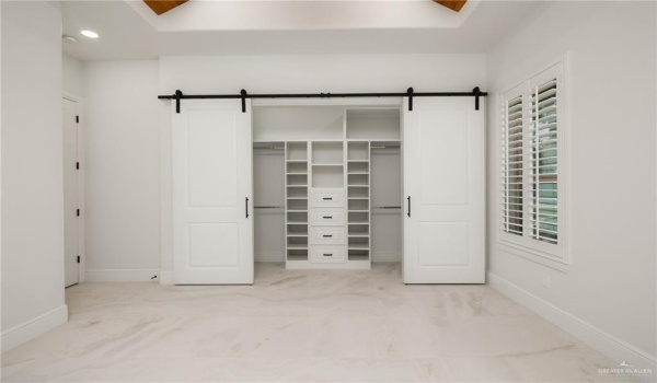 1313 Oriole Avenue, McAllen, TX 78504, 4 Bedrooms Bedrooms, ,5 BathroomsBathrooms,Residential,For Sale,1313 Oriole Avenue,469350
