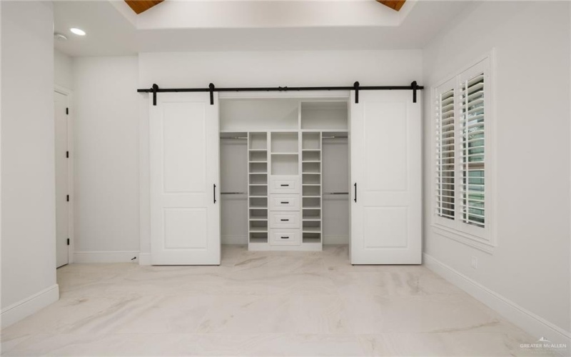 1313 Oriole Avenue, McAllen, TX 78504, 4 Bedrooms Bedrooms, ,5 BathroomsBathrooms,Residential,For Sale,1313 Oriole Avenue,469350