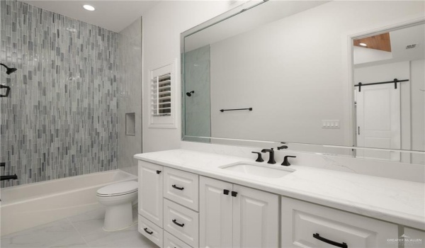 1313 Oriole Avenue, McAllen, TX 78504, 4 Bedrooms Bedrooms, ,5 BathroomsBathrooms,Residential,For Sale,1313 Oriole Avenue,469350