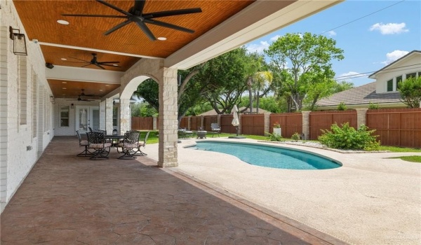 1313 Oriole Avenue, McAllen, TX 78504, 4 Bedrooms Bedrooms, ,5 BathroomsBathrooms,Residential,For Sale,1313 Oriole Avenue,469350