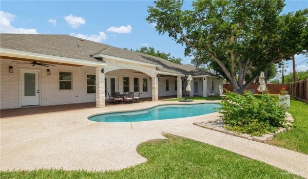 1313 Oriole Avenue, McAllen, TX 78504, 4 Bedrooms Bedrooms, ,5 BathroomsBathrooms,Residential,For Sale,1313 Oriole Avenue,469350