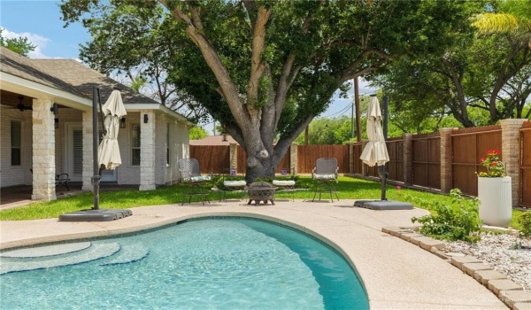 1313 Oriole Avenue, McAllen, TX 78504, 4 Bedrooms Bedrooms, ,5 BathroomsBathrooms,Residential,For Sale,1313 Oriole Avenue,469350