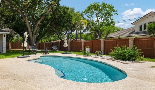 1313 Oriole Avenue, McAllen, TX 78504, 4 Bedrooms Bedrooms, ,5 BathroomsBathrooms,Residential,For Sale,1313 Oriole Avenue,469350